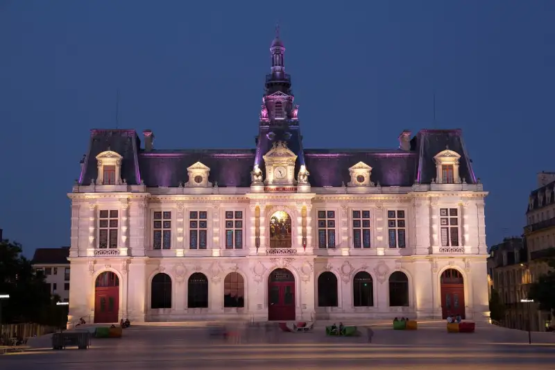 photo de la mairie de Poitiers, agence seo Zooka