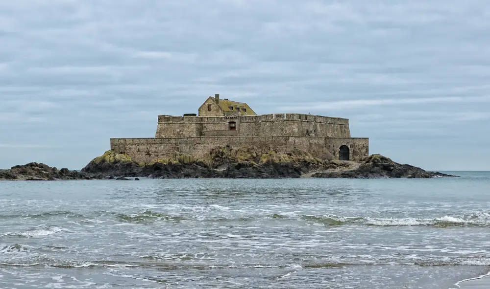 Photo du Fort La Reine de Saint-Malo - Agence SEO