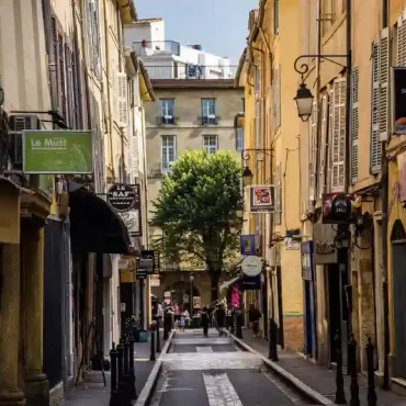 Photo d'une rue à Aix en Provence, agence seo