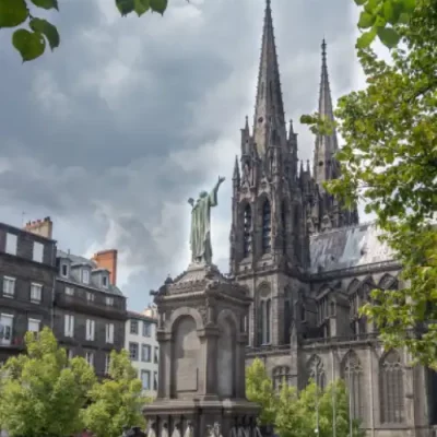 photo de la cathédrale de Clermont Ferrand Agence SEO